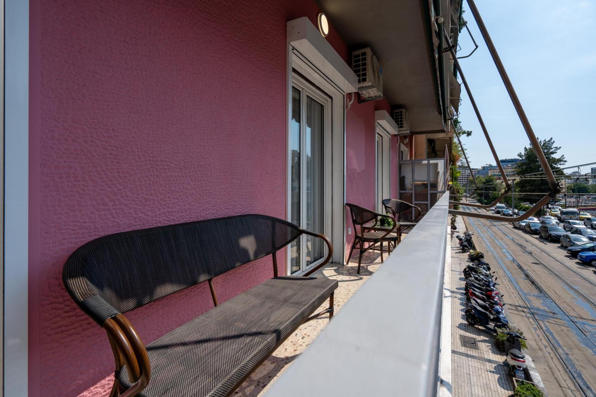 Newly Renovated 2 Bedroom Apartment, 5Min To Metro Athene Buitenkant foto