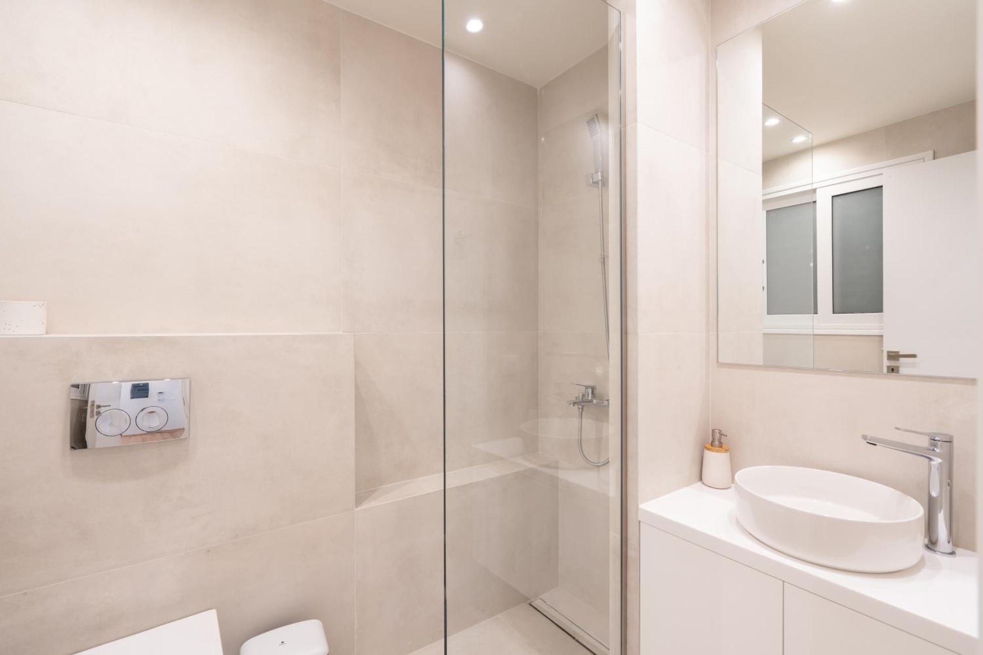 Newly Renovated 2 Bedroom Apartment, 5Min To Metro Athene Buitenkant foto