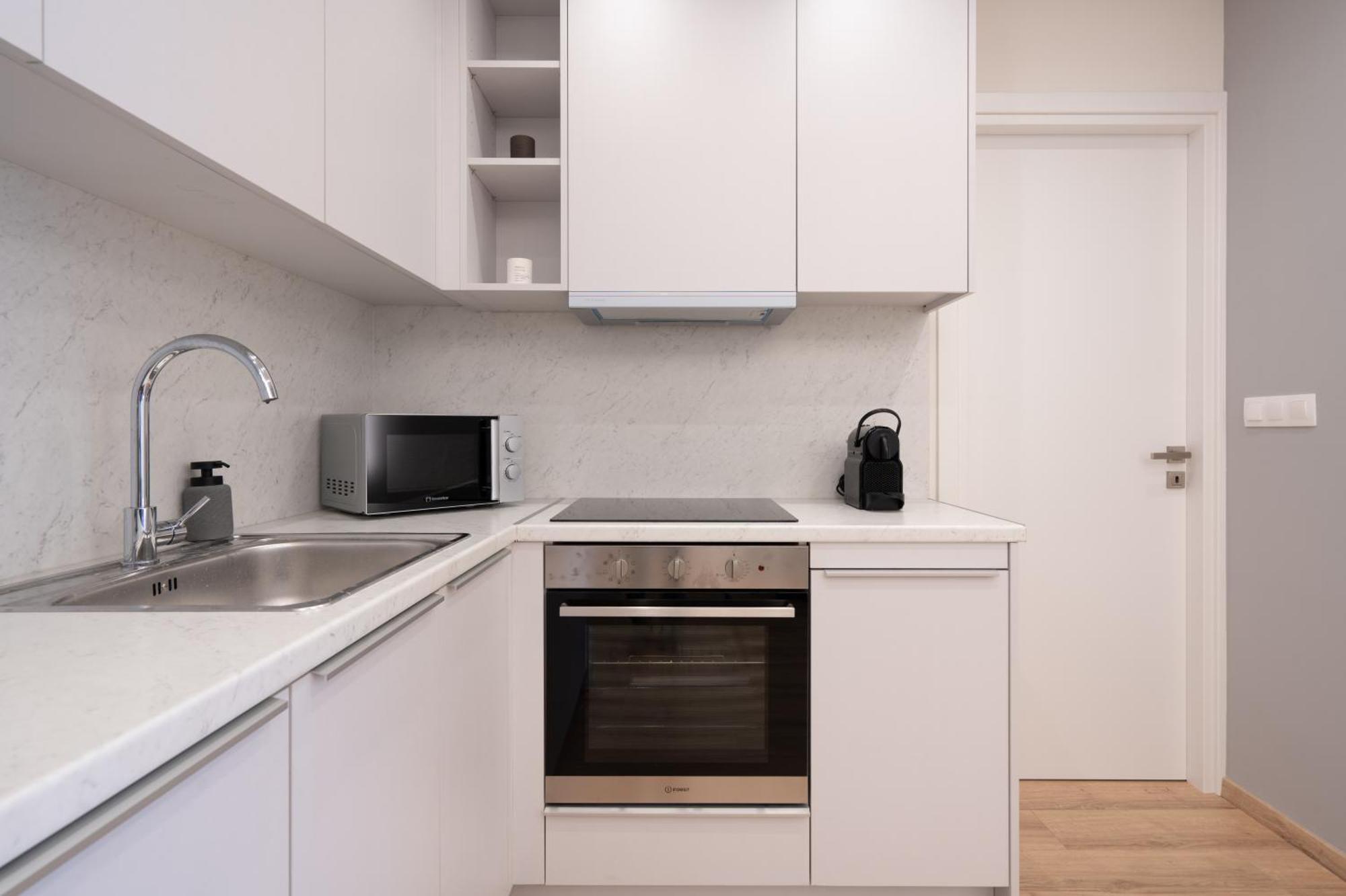Newly Renovated 2 Bedroom Apartment, 5Min To Metro Athene Buitenkant foto