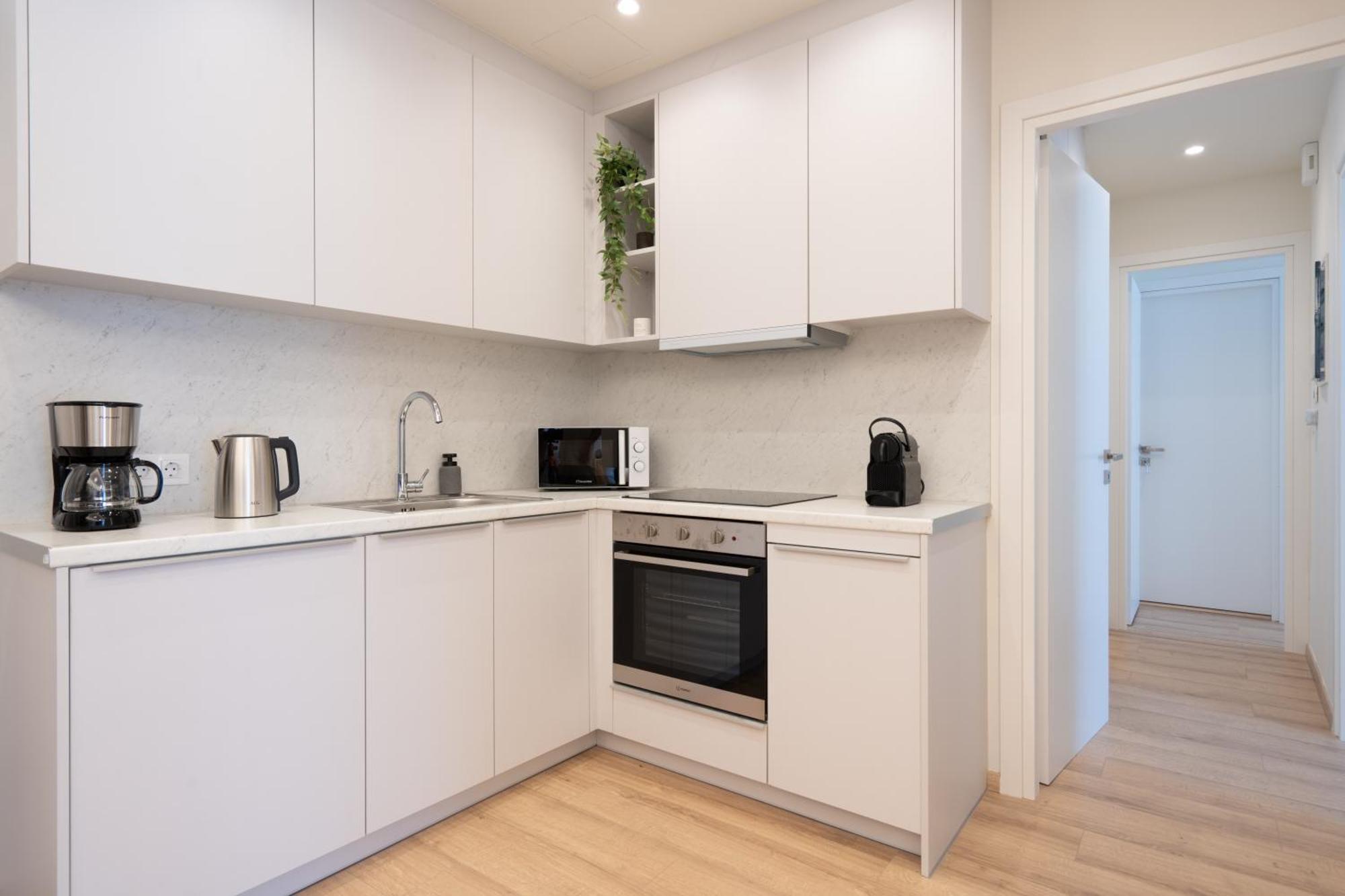 Newly Renovated 2 Bedroom Apartment, 5Min To Metro Athene Buitenkant foto
